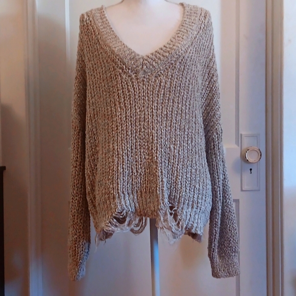 BKE Sweaters - Distressed BKE sweater